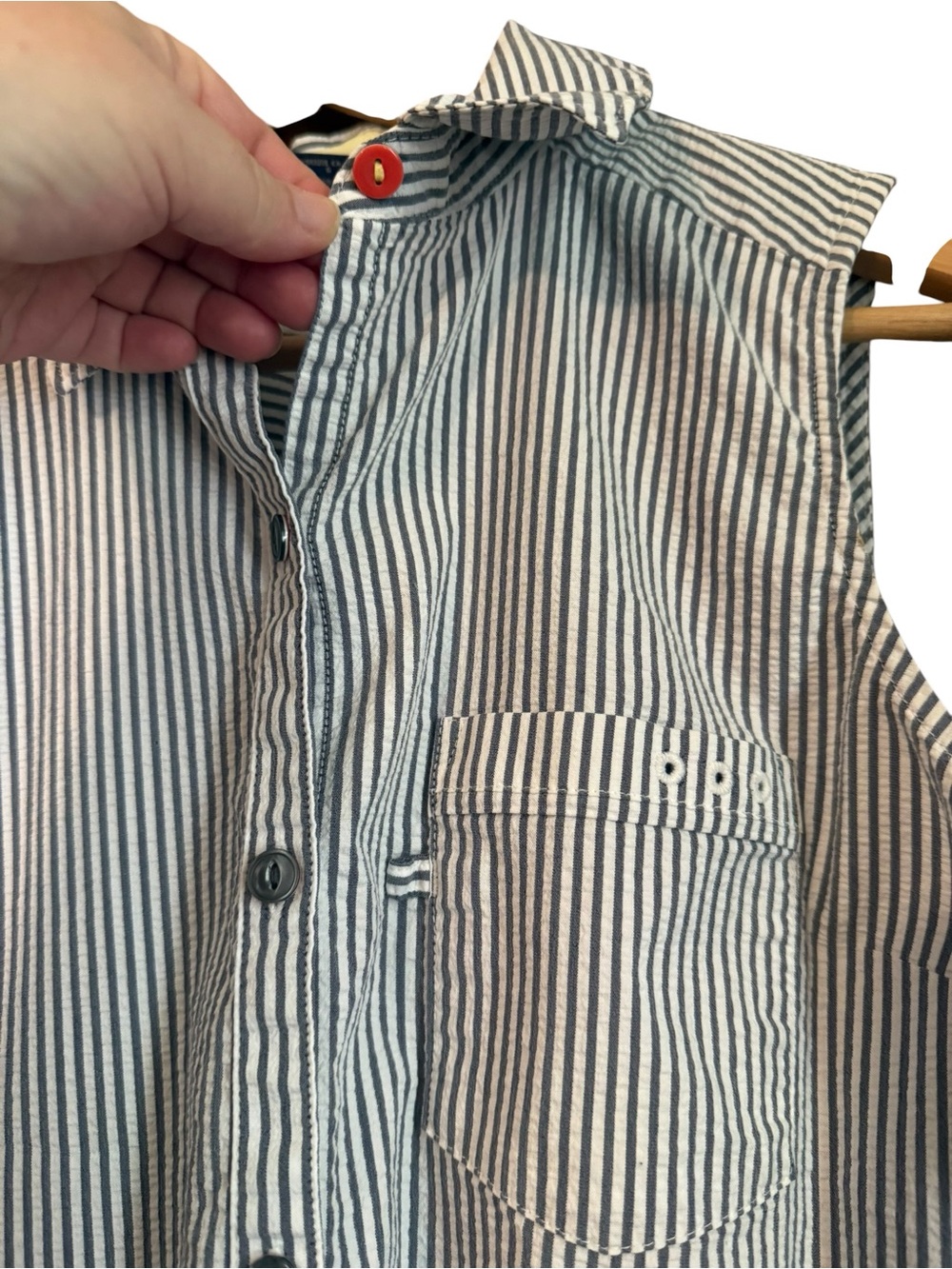 Columbia PFG Women’s Seersucker Button-Down Gray Striped Shirt NWOT - Picture 3 of 11